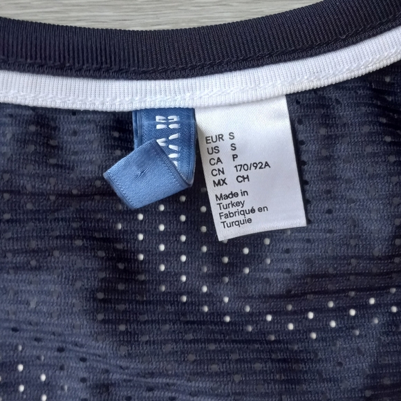 *** SOLD *** DIVIDED | tank top size small - Picture 4 of 4